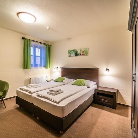 Hotel Koruna ปราฮากิเต ภายนอก รูปภาพ
